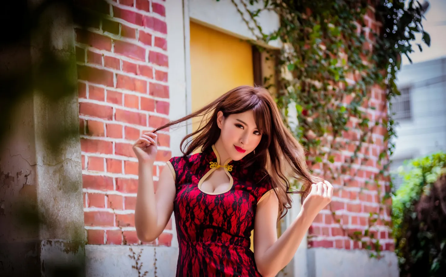 [Mzsock] NO.177 Wu Yuqi Red Flower Short Cheongsam High Heels Beautiful Legs street photography#[105P]-43